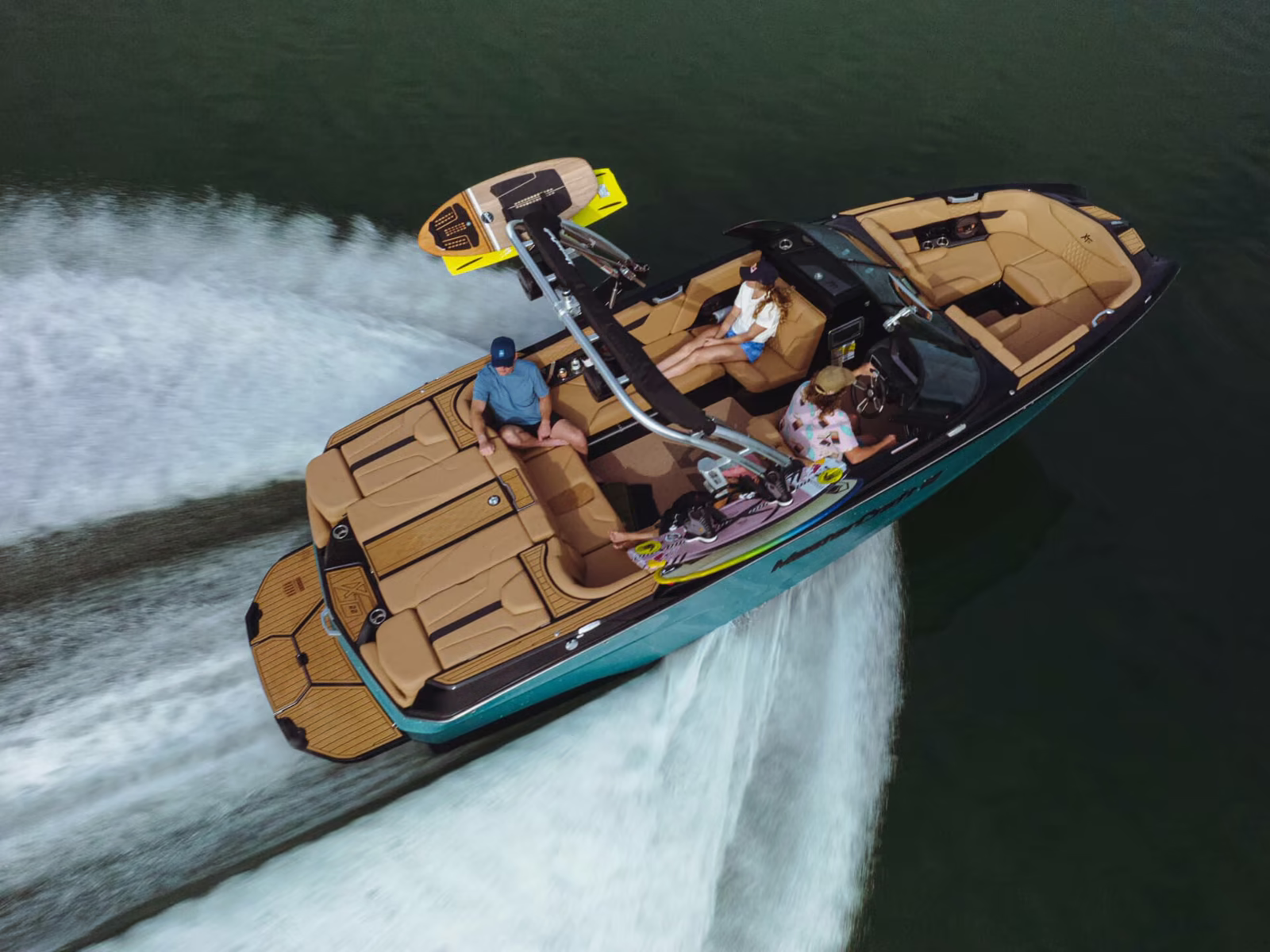 Wake boat from the side